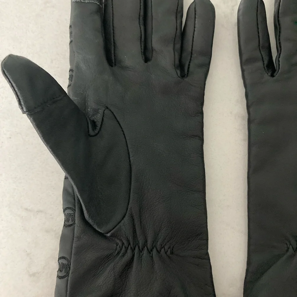 Michael Kors Gloves - Picture 5 of 9